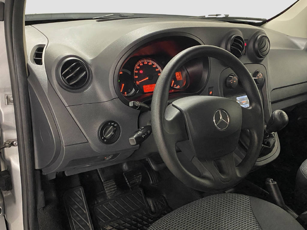 imho8269_2976183 vehicle image
