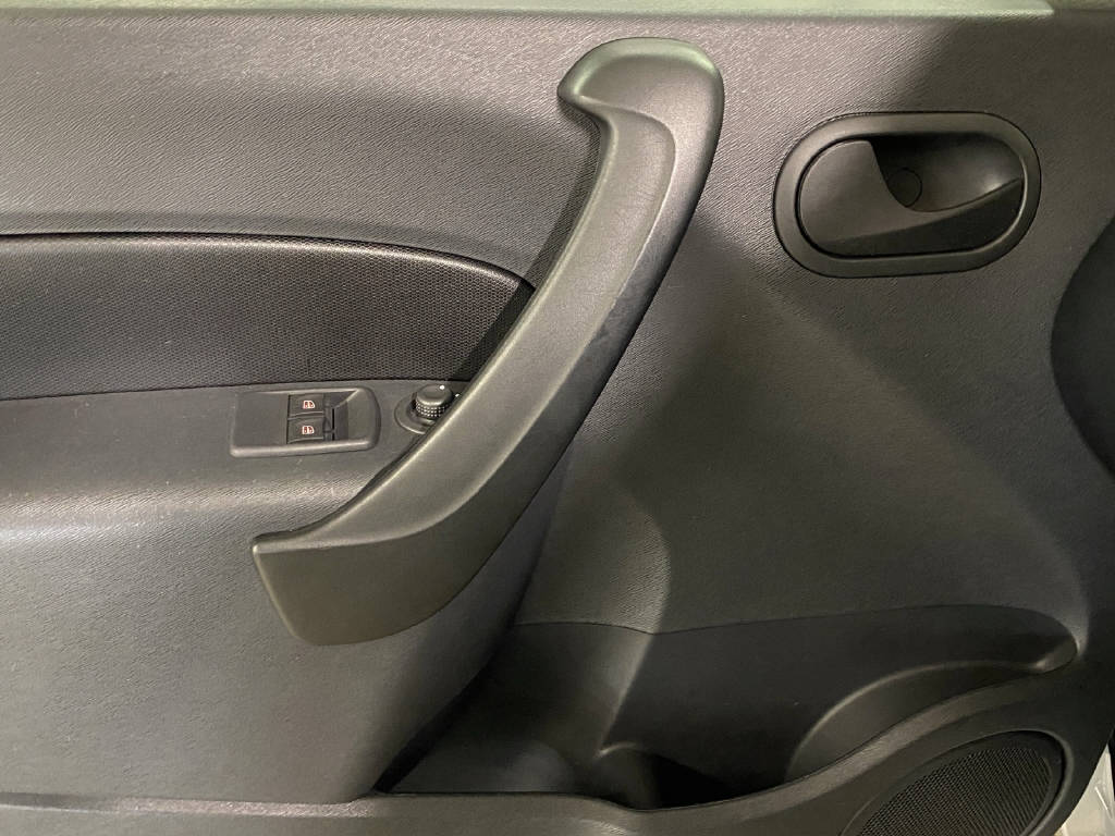 imho8269_2976183 vehicle image