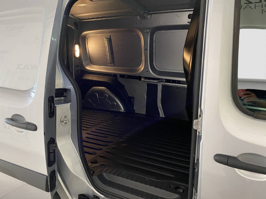 imho8269_2976183 vehicle image