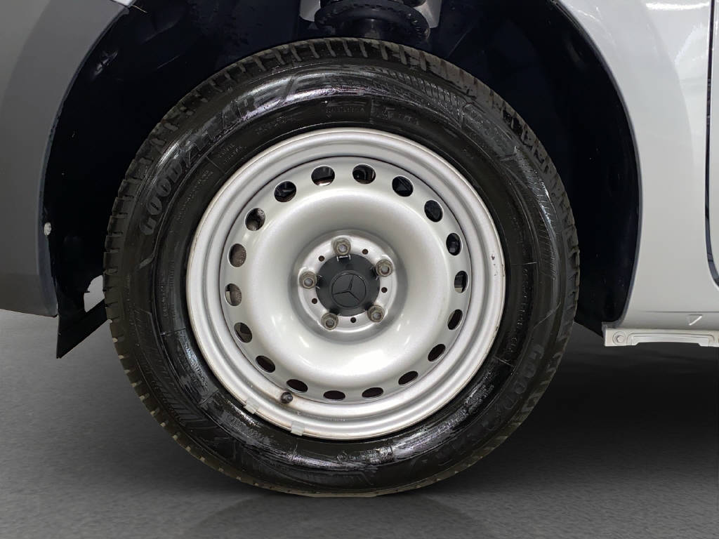 imho8269_2976183 vehicle image