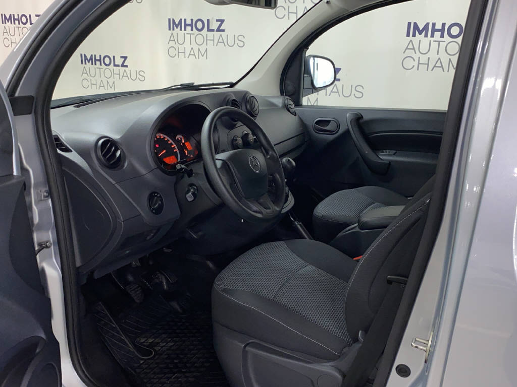 imho8269_2976183 vehicle image