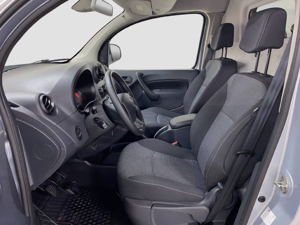 imho8269_2976183 vehicle image