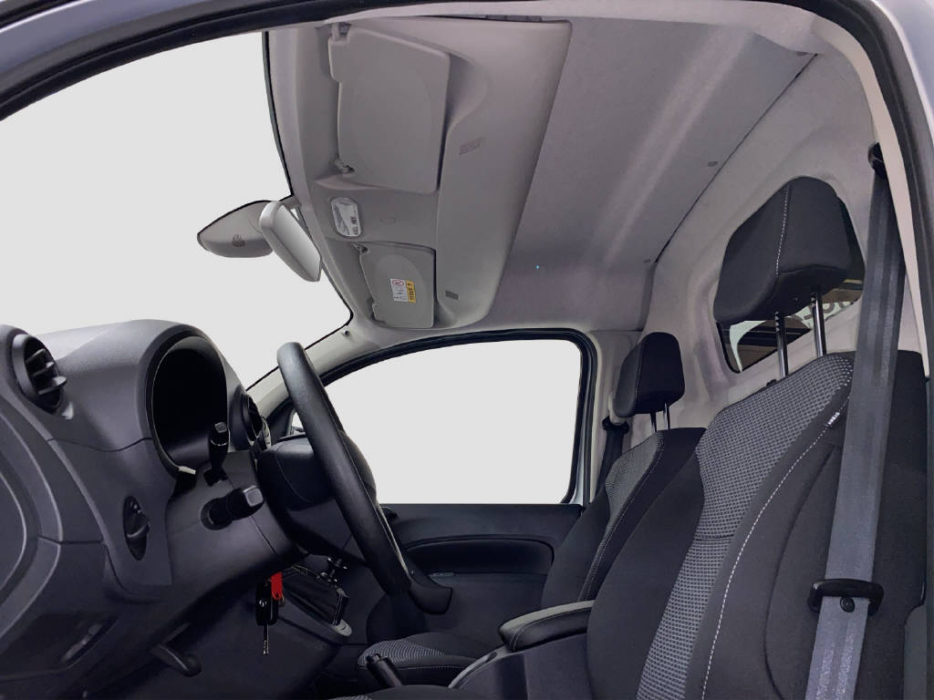 imho8269_2976183 vehicle image
